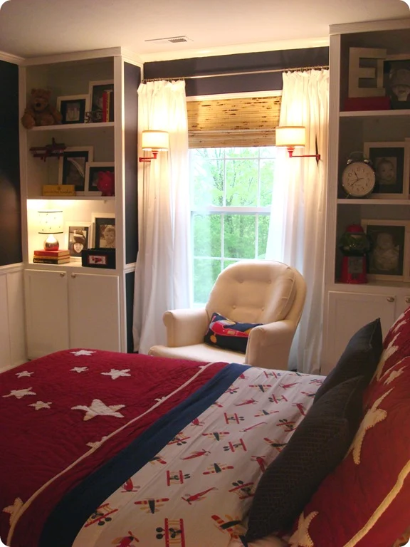 red blue boy room with built ins